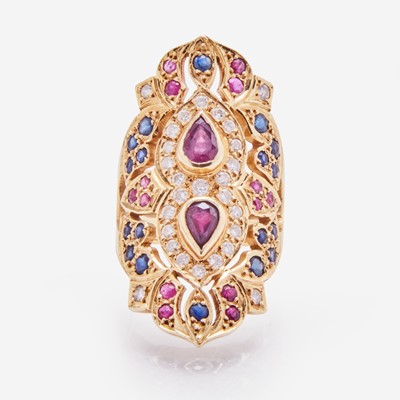 Lot 116 - An 18K Yellow Gold and Gemstone Ring