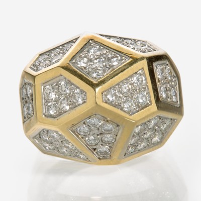 Lot 130 - An 18K Yellow Gold and Diamond Ring