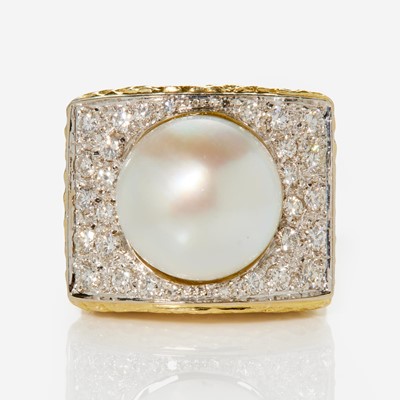 Lot 134 - An 18K Yellow Gold, Pearl, and Diamond Ring