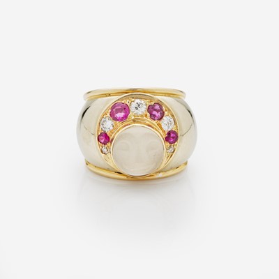 Lot 158 - A 14K Yellow Gold and Gemstone Ring