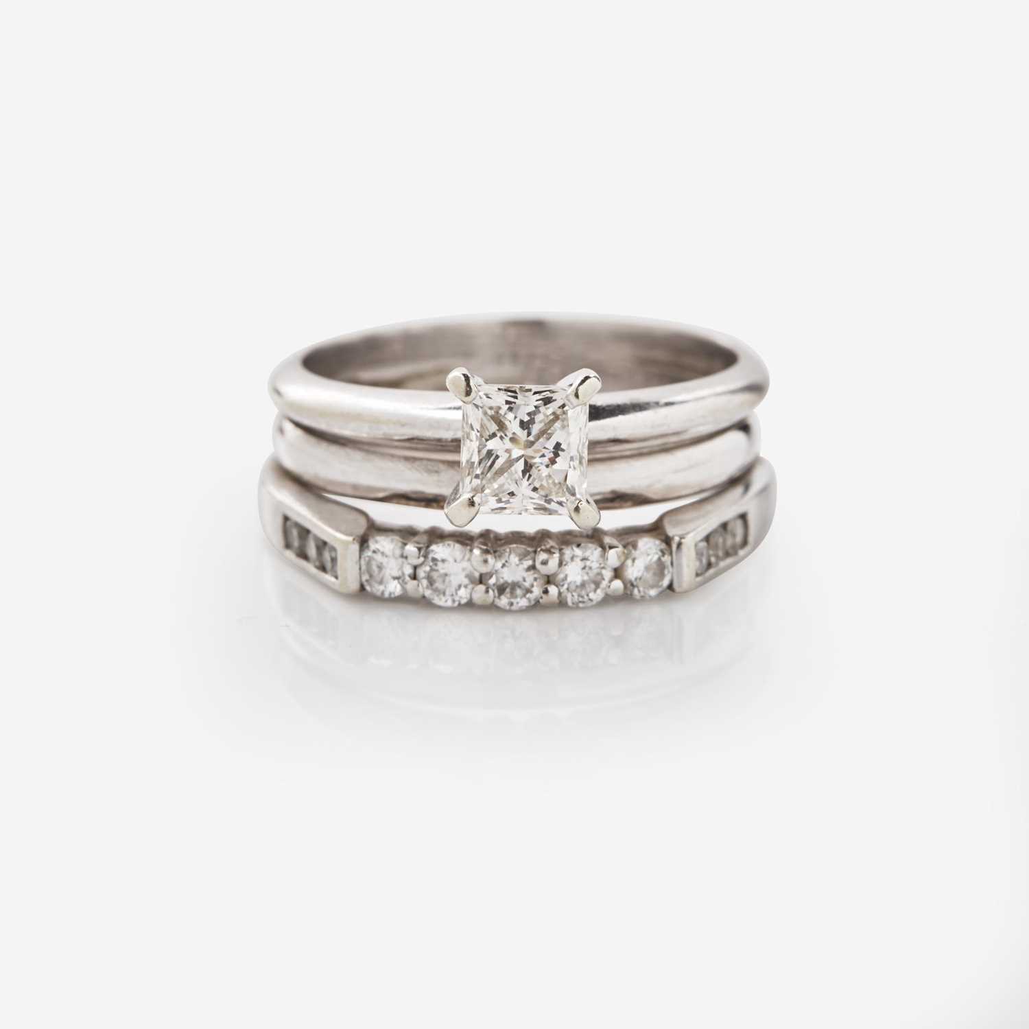 Lot 46 - A 14K White Gold and Diamond Ring