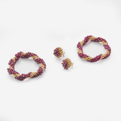 Lot 169 - A Matching Set of Garnet and 14K Yellow Gold Bracelets and Earrings