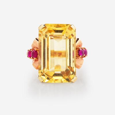 Lot 144 - A Retro 14K Gold and Citrine Ring