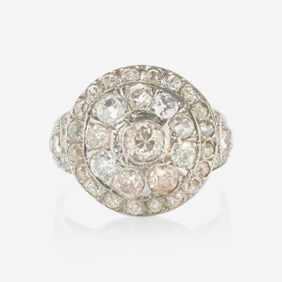 Lot 10 - An 18K White Gold and Diamond Ring