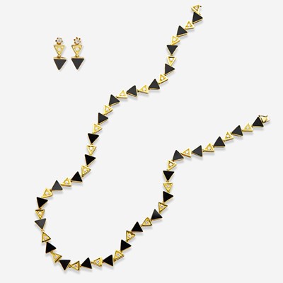 Lot 127 - A 14K Yellow Gold, Onyx, and Diamond Necklace