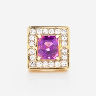Lot 90 - A 14K Yellow Gold, Diamond, and Amethyst Ring