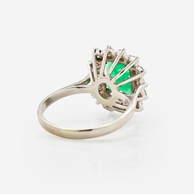 Lot 63 - A 14K White Gold, Emerald, and Diamond Ring