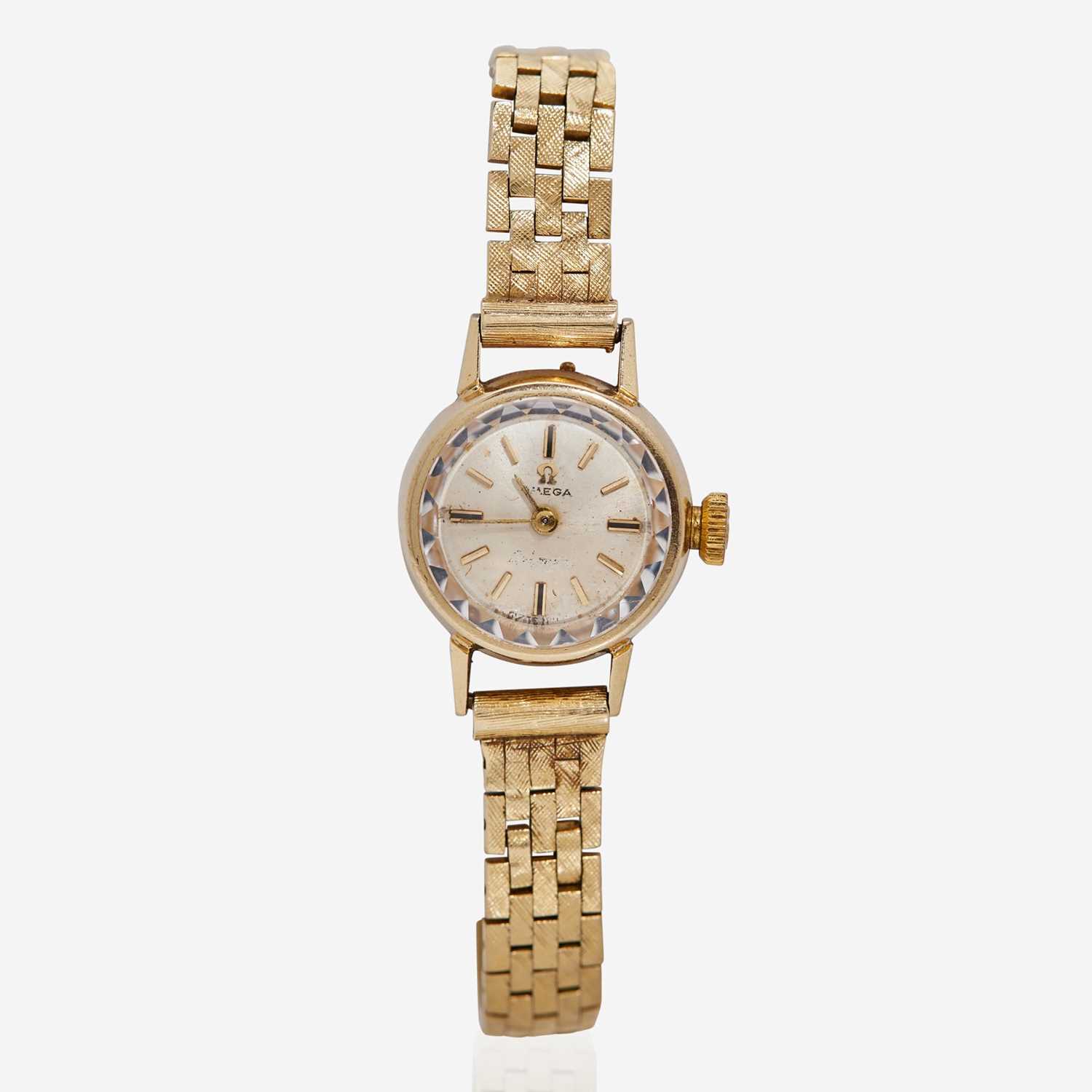 Lot 74 - A 14K Yellow Gold Omega Watch