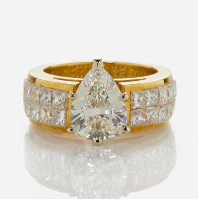 Lot 53 - A Ladies Pear Shape Diamond Ring