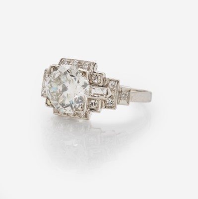 Lot 50 - Art Deco Platinum Diamond Ring c. 1920