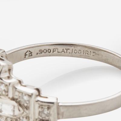Lot 50 - Art Deco Platinum Diamond Ring c. 1920