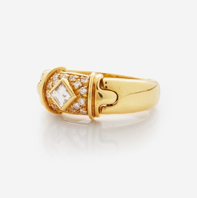 Lot 37 - An 18K Yellow Gold and Diamond Bvlgari Ring