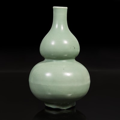 Lot 37 - A Chinese Longquan celadon double-gourd vase 龍泉青瓷葫蘆瓶