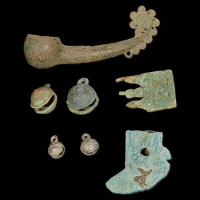 Lot 20 - Seven assorted Vietnamese bronze and alloy items 越南銅飾一組七件
