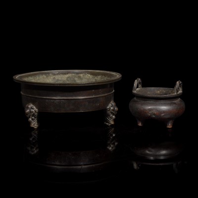 Lot 1 - Two Chinese patinated bronze censors 加漆銅香爐兩件