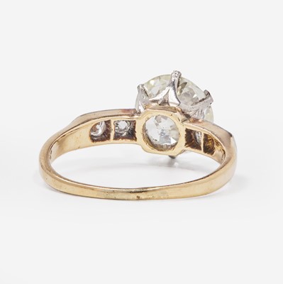 Lot 49 - A Ladies 14K Gold and Diamond Ring