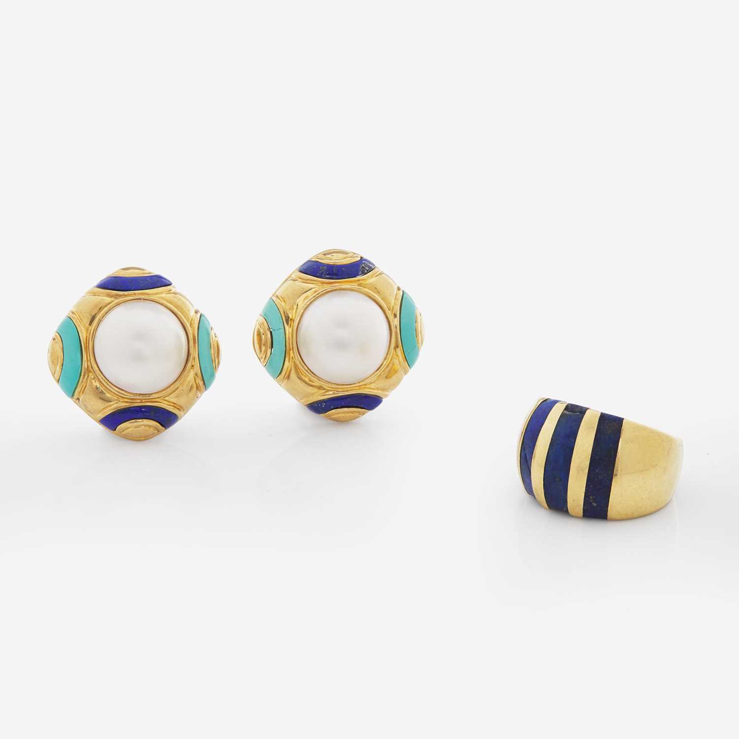 Lot 40 - A Set of 18K Yellow Gold and Gemstone Ear Clips and Ring