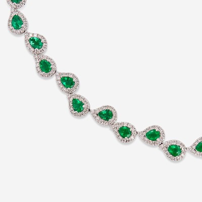 Lot 21 - A 14K White Gold, Emerald, and Diamond Necklace