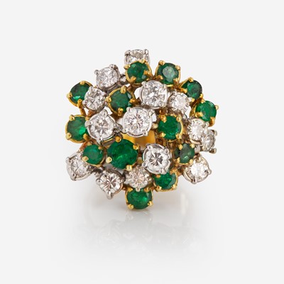 Lot 22 - A 14K Yellow Gold, Emerald, and Diamond Ring