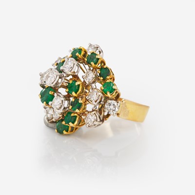 Lot 22 - A 14K Yellow Gold, Emerald, and Diamond Ring