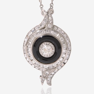Lot 37 - A 14K White Gold, Platinum, Diamond, and Onyx Necklace