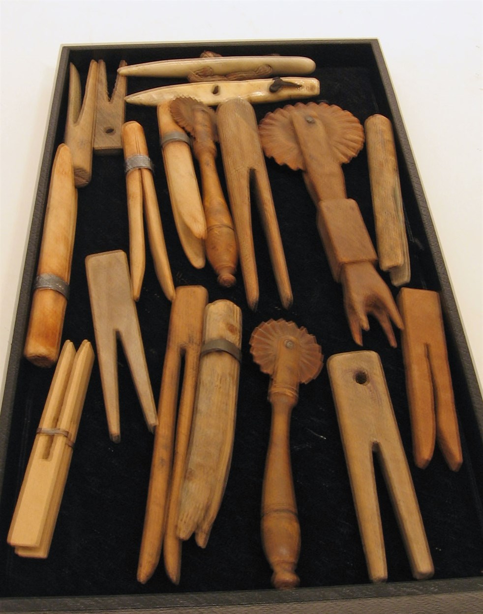 Lot 253 - Group of wooden and bone items