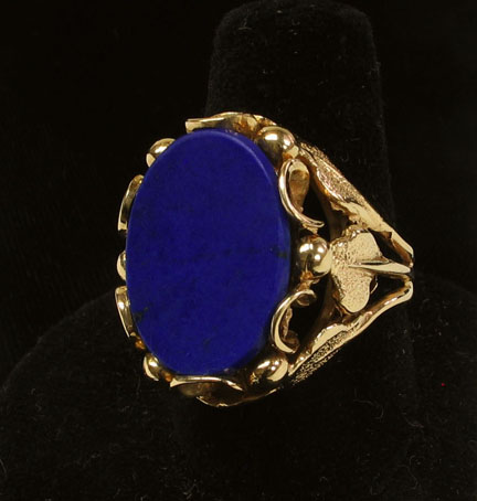 Lot 23 - Lapis lazuli ring