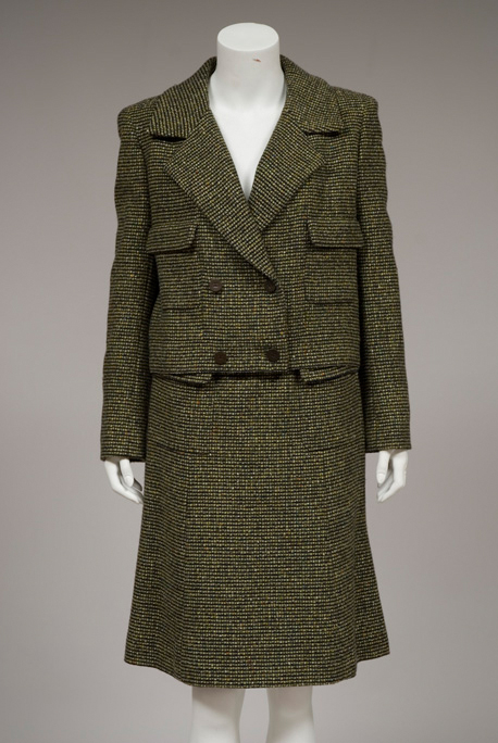 Lot 519 - Tweed Chanel skirt suit