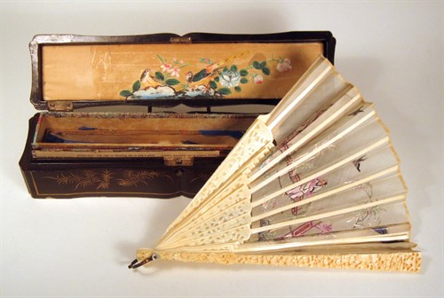 Lot 222 - Chinese elephant ivory and silk fan