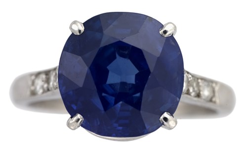 Lot 25 - Art Deco Kashmir sapphire, platinum and diamond ring, Cartier