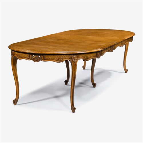Lot 73 - Louis XV provincial style extending dining table