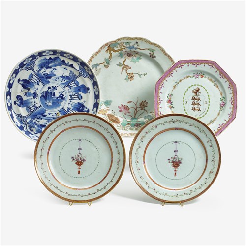 Lot 43 - Five Chinese export porcelain plates