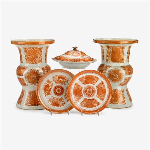 Lot 116 - Group of Chinese Export porcelain orange 'Fitzhugh' pattern tablewares