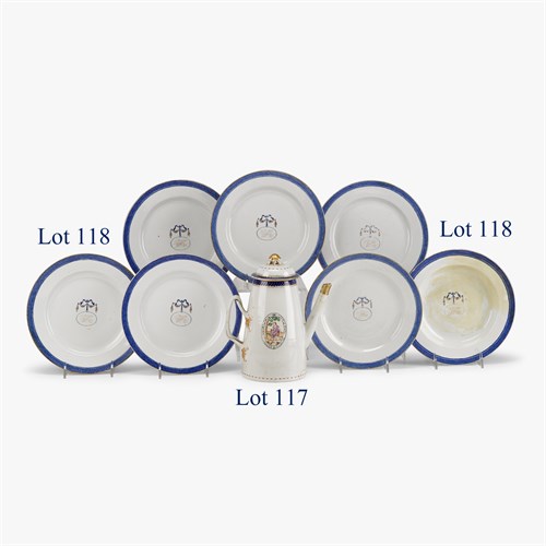 Lot 118 - Set of seven Chinese Export porcelain armorial plates