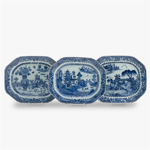 Lot 115 - Three Chinese Export porcelain blue and white 'Nanking' variation pattern octagonal platters