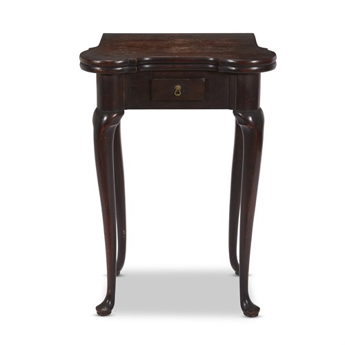 Lot 30 - Queen Anne style mahogany fliptop games table