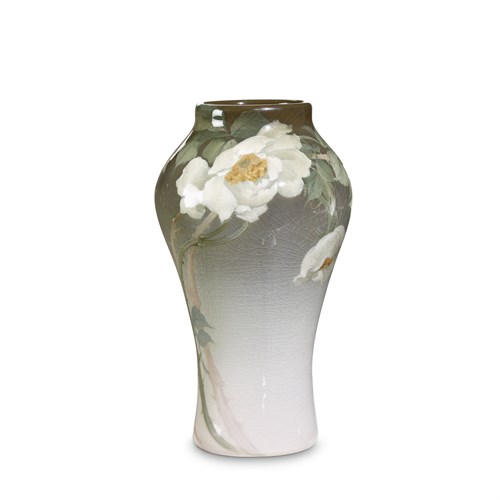 Lot 288 - A Rookwood iris glazed vase