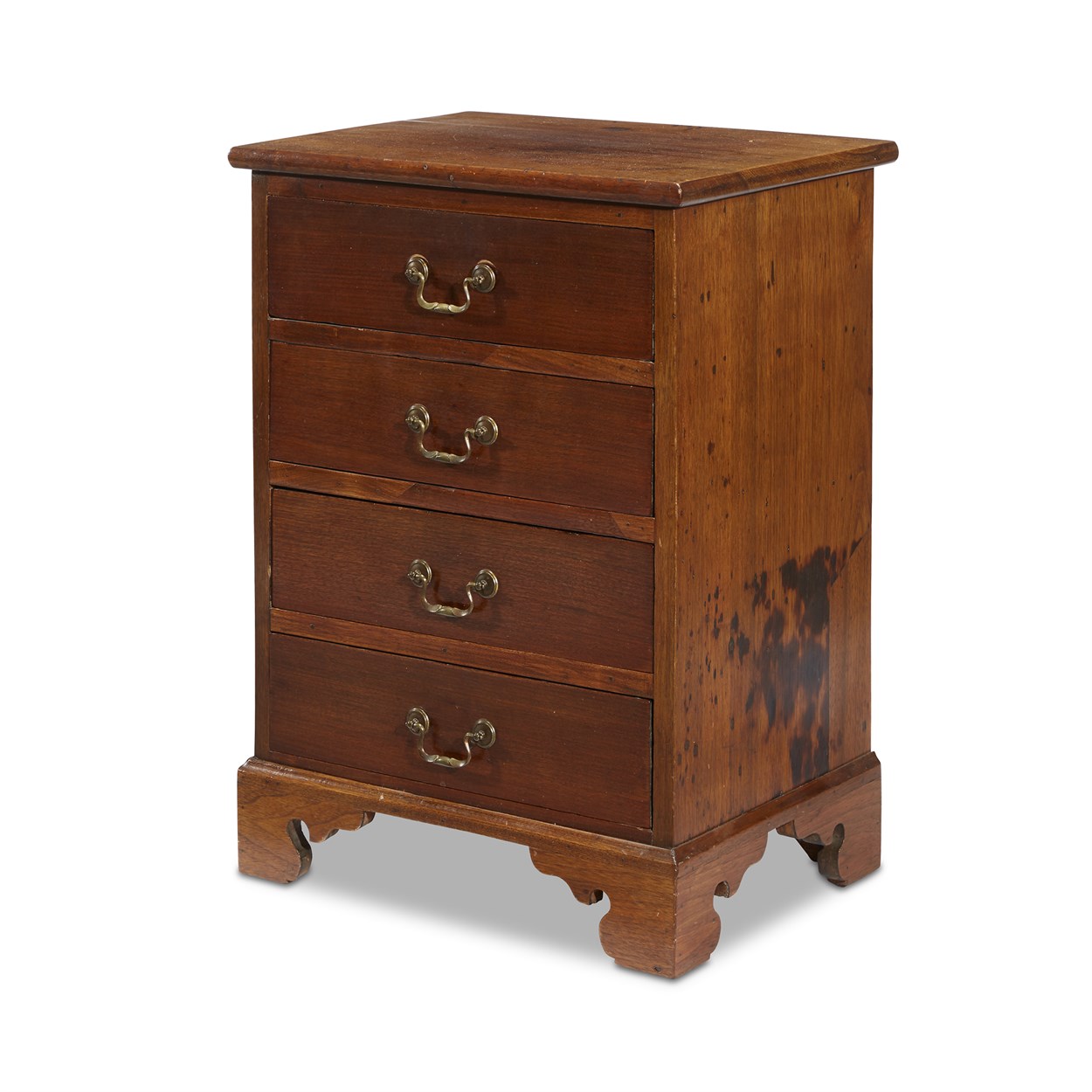 Lot 103 - A George IV mahogany three-drawer bachelor's chest