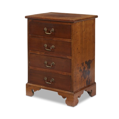 Lot 103 - A George IV mahogany three-drawer bachelor's chest