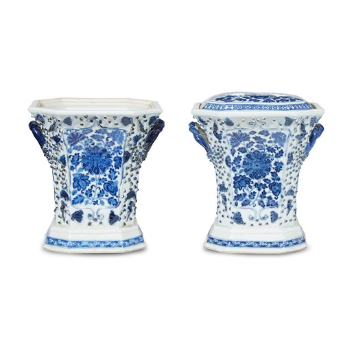 Lot 285 - A pair of Chinese export porcelain blue and white-decorated bough pots with one cover