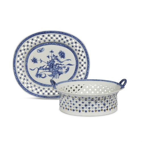 Lot 286 - A Chinese export porcelain blue and white decorated reticulated oval basket and stand
