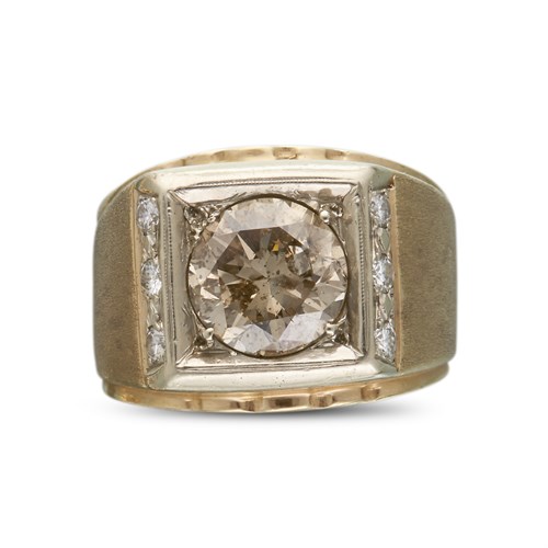 Lot 154 - A brown diamond ring