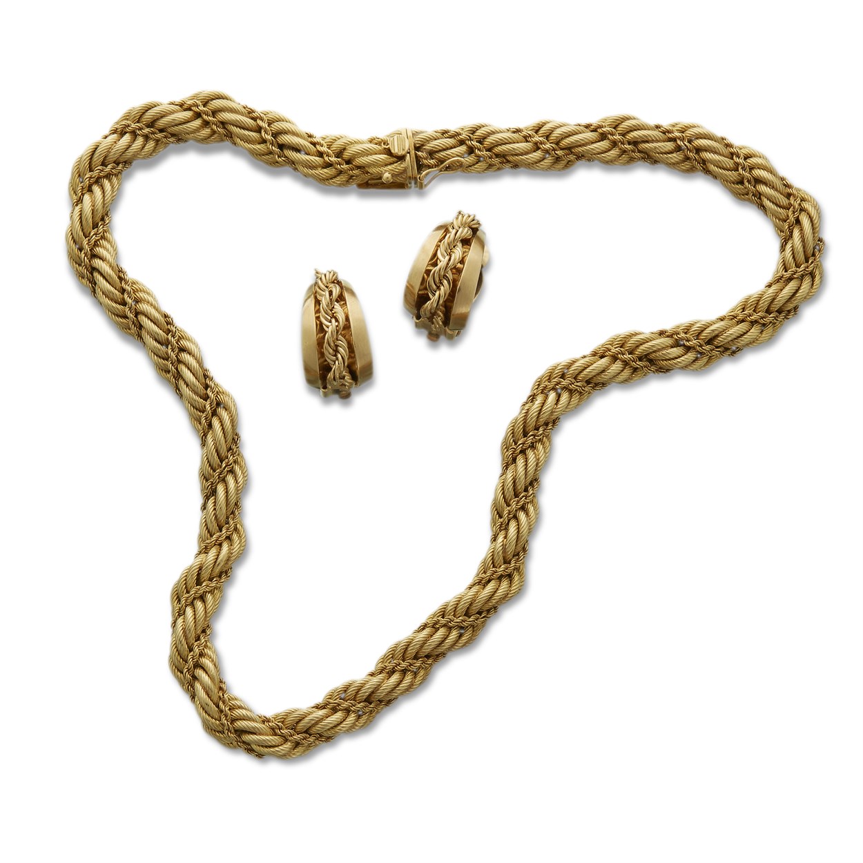 Lot 91 - An eighteen and fourteen karat gold necklace and earrings