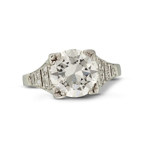 Lot 84 - A diamond solitaire ring