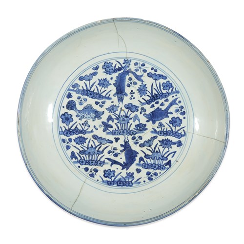 Lot 228 - A large Chinese blue and white 'Fish and Lotus' circular dish