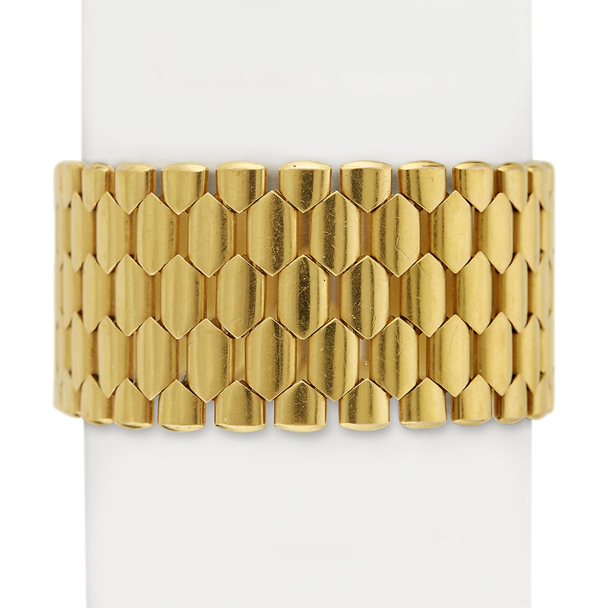 Lot 27 - A fourteen karat gold bracelet