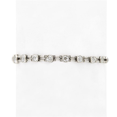 Lot 17 - A diamond and platinum bracelet