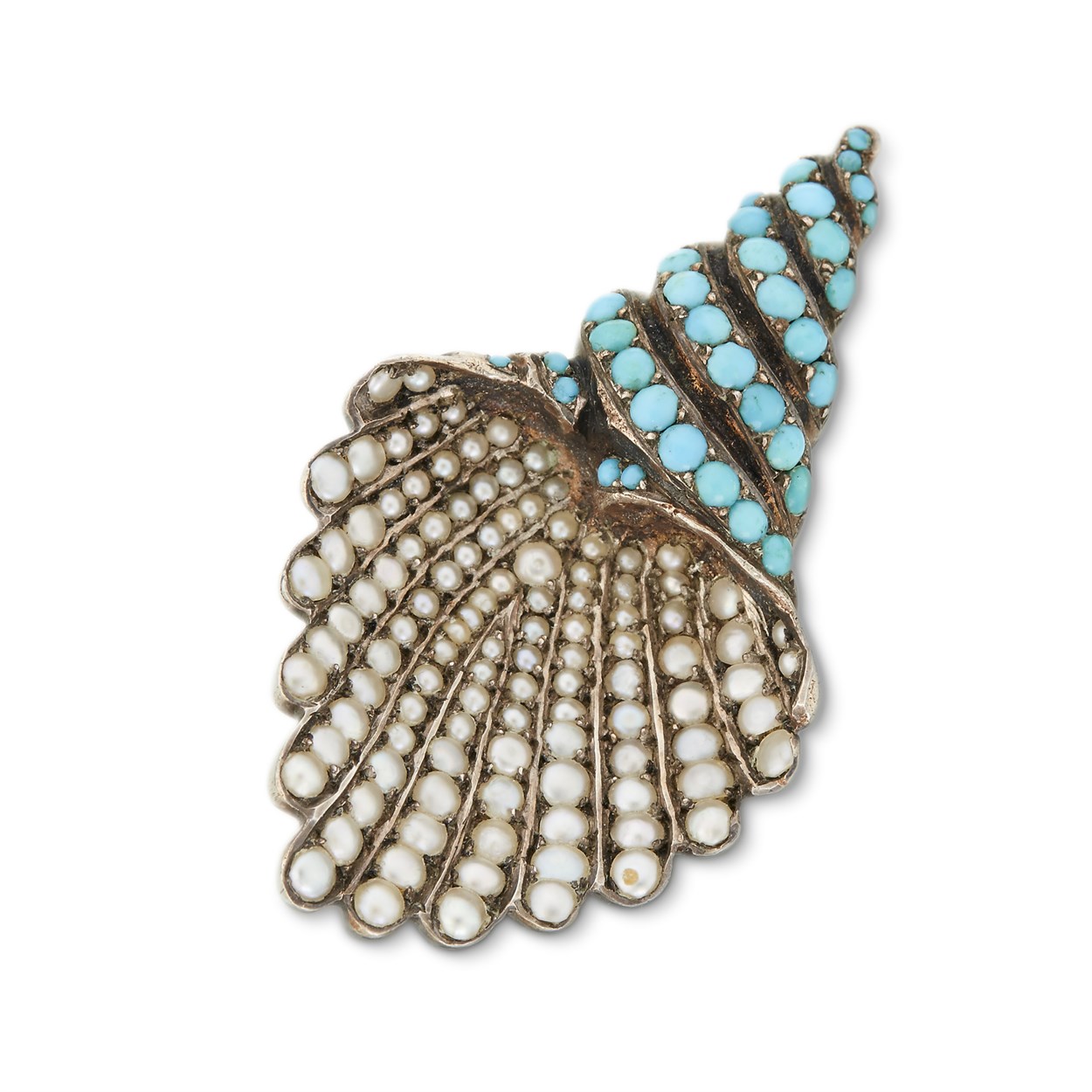Lot 4 - An antique turquoise and pearl brooch