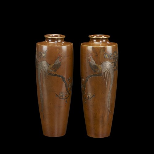 Lot 68 - Pair of Japanese patinated bronze vases depicting cockerels, Nogowa, Kyoto, signed Shuguoku