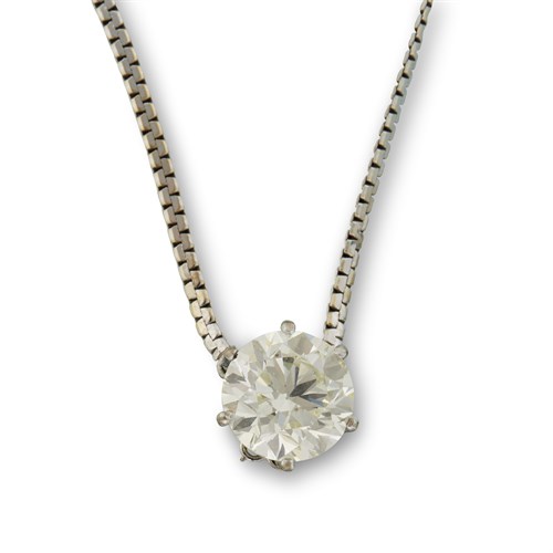 Lot 101 - A diamond and eighteen karat white gold pendant and neckchain